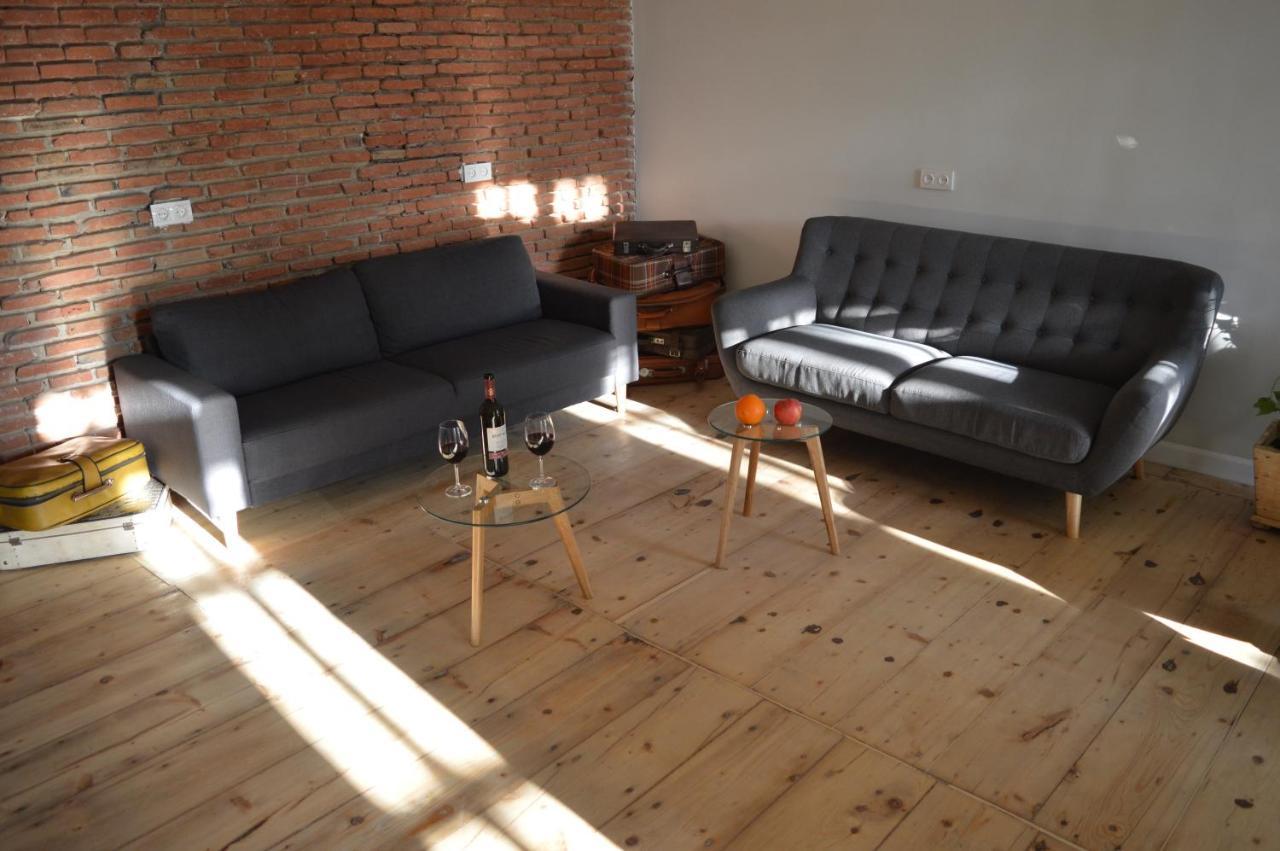 Woodmood Hostel Tbilisi Buitenkant foto