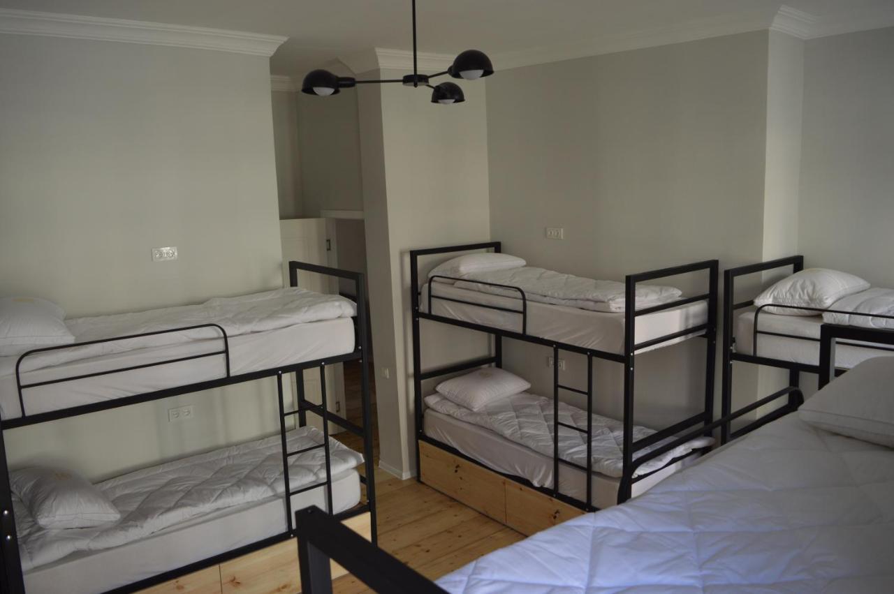 Woodmood Hostel Tbilisi Buitenkant foto