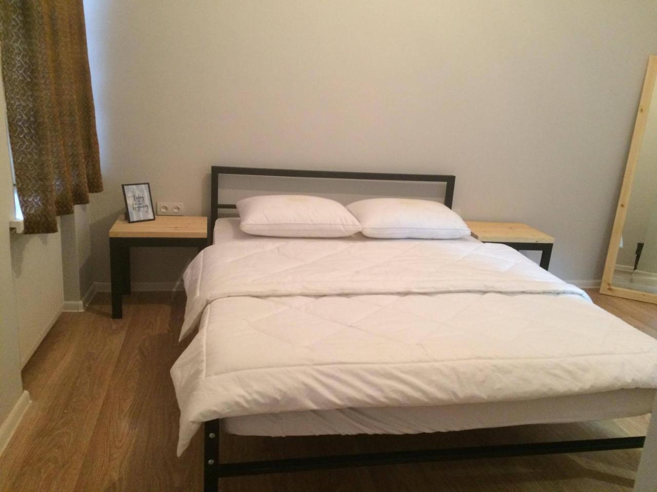 Woodmood Hostel Tbilisi Buitenkant foto
