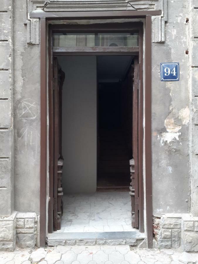 Woodmood Hostel Tbilisi Buitenkant foto