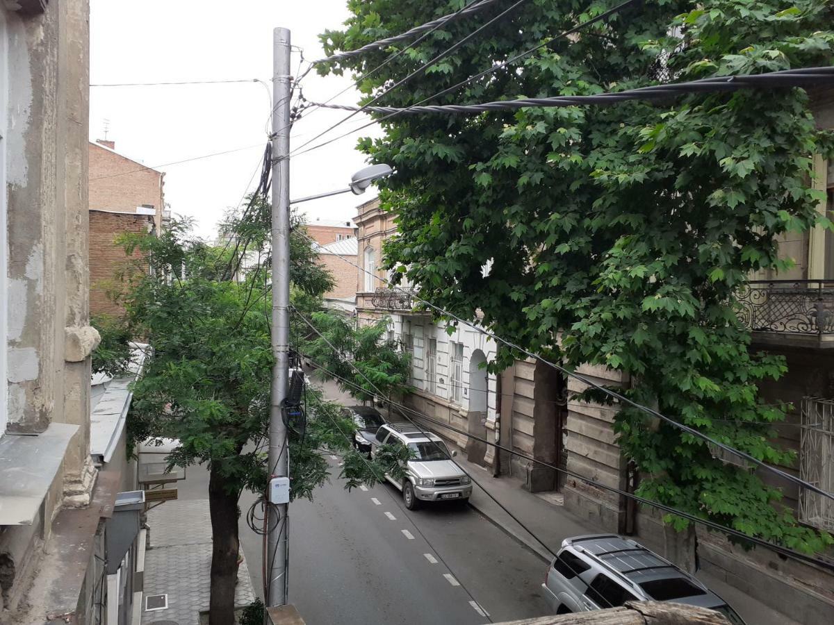 Woodmood Hostel Tbilisi Buitenkant foto