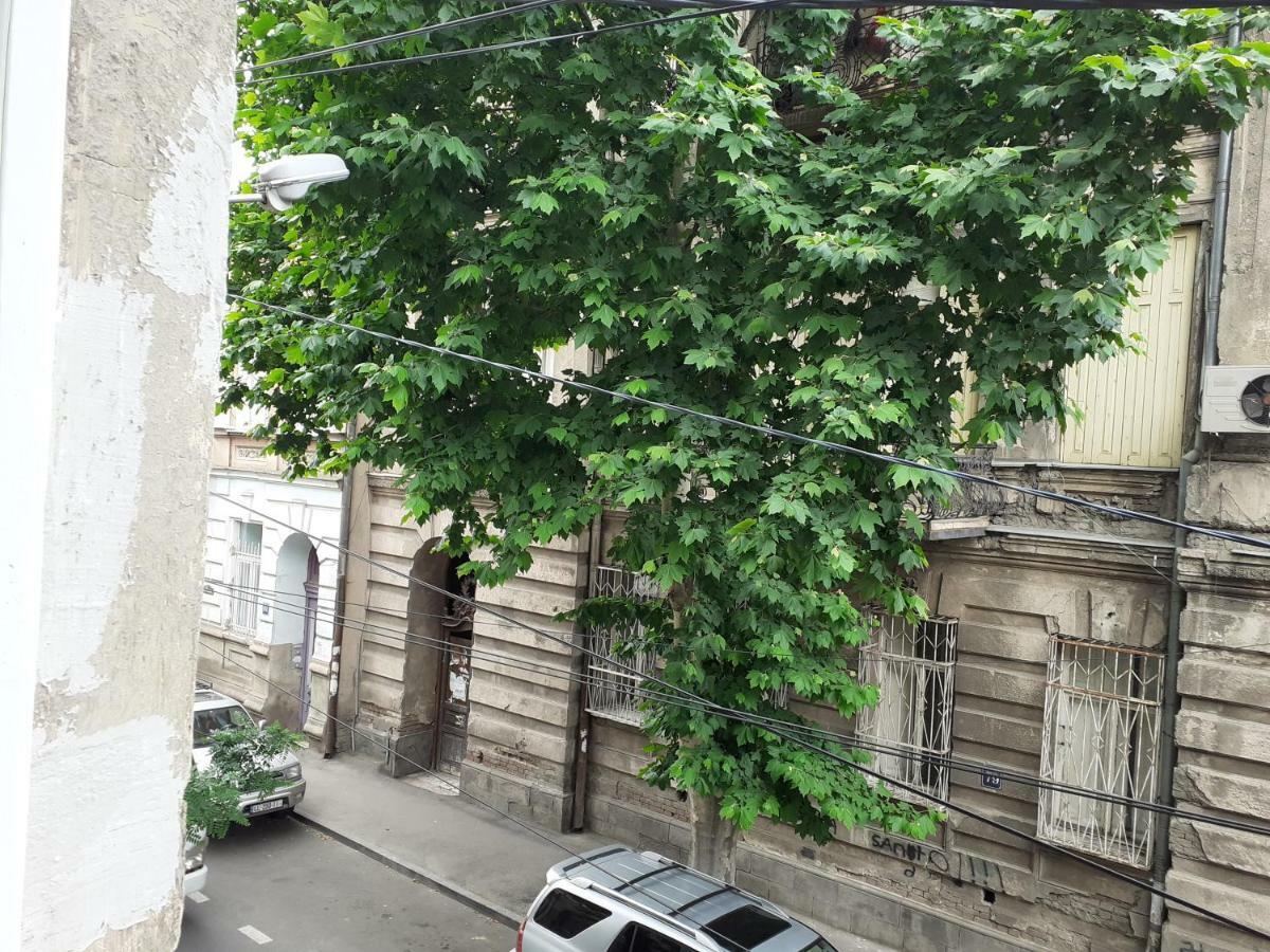 Woodmood Hostel Tbilisi Buitenkant foto